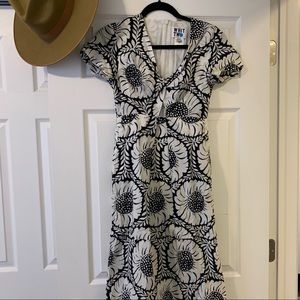 Whit two sunflower dress size 2P